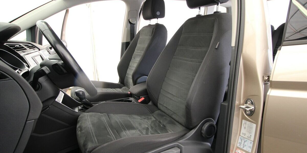 VW Touran 1.6 TDI BMT 7-DSG Comfortline NAVI+ACC 151.032 km 13.900 &euro; Hagenow 19230