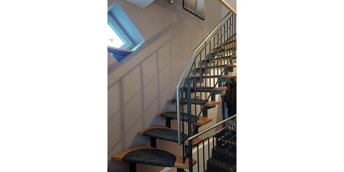 Wohnhaus in Top Zustand (kernsaniert + renoviert) mit Balkon, Terrasse, Garten und Garage (+ bei Ausbau DG ca.40 m² Wfl) in Rodalben-Waldrandlage 4 zimmer