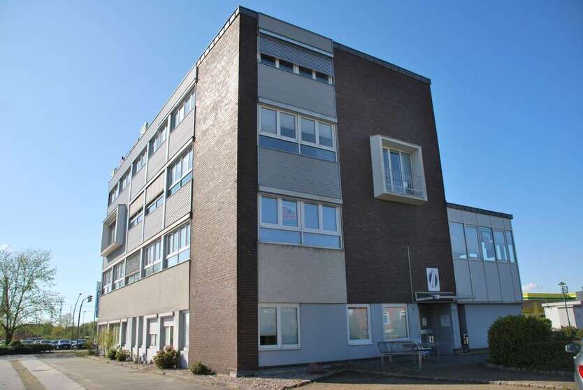 Büro in Neumünster 3.250 € 275 m² zimmer