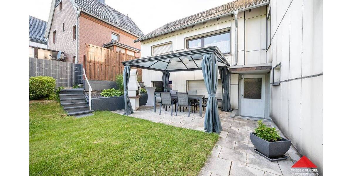 Zweifamilienhaus mit Garage, Kfz-Stellplätzen und schönem Grundstück - Mehrfamilienhaus, Wohnhaus Kierspe Kierspe Bahnhof | Angebot:26864847