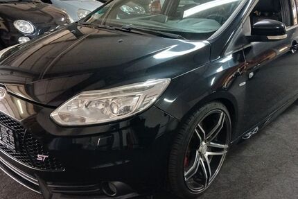 Ford Focus 122.800 km 11.990 &euro; Rüsselsheim 65428