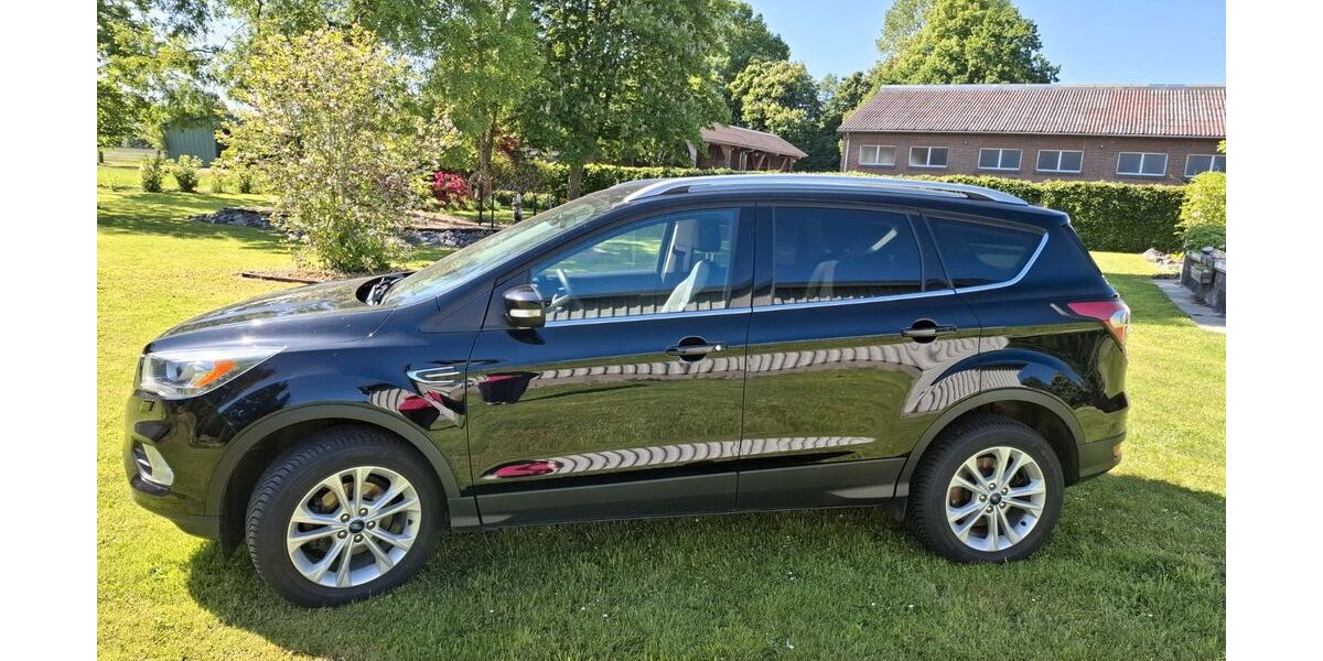 Ford Kuga 123.000 km 8.499 &euro; Stadland 26936