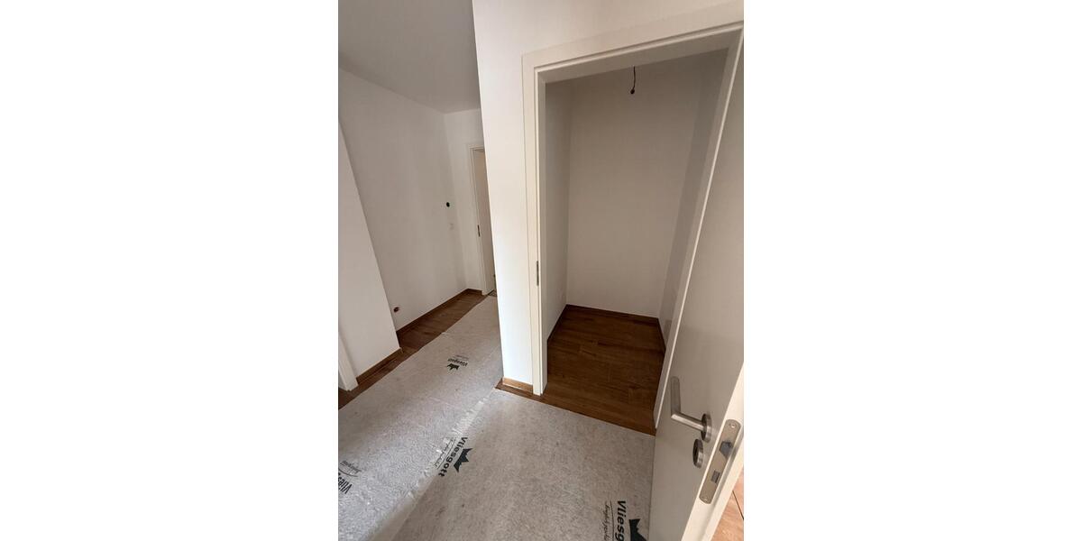 Erdgeschoßwohnung Dresden Klotzsche - 4 Zimmer, 100 m&sup2;, 1.750&euro; | Angebot:26477172