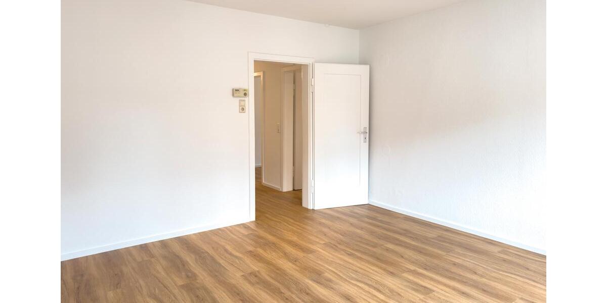 Dachgeschoßwohnung Stuttgart Bad Cannstatt - 3 Zimmer, 75 m&sup2;, 1.200&euro; | Angebot:26355327