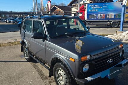 Lada Niva 35.900 km 15.500 &euro; Fischen i. Allgäu 87538