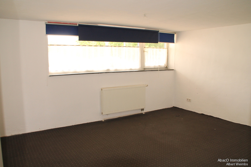 Haus: 2 Wohnungen, 2 Eingänge, 2 Terrassen. Platz für 2 Generationen! 6 zimmer