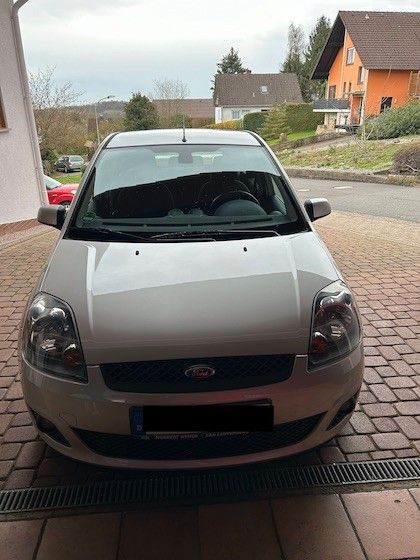 Ford Fiesta 92.000 km 2.000 &euro; Würzburg 97070