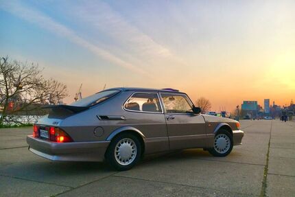 Saab 900
