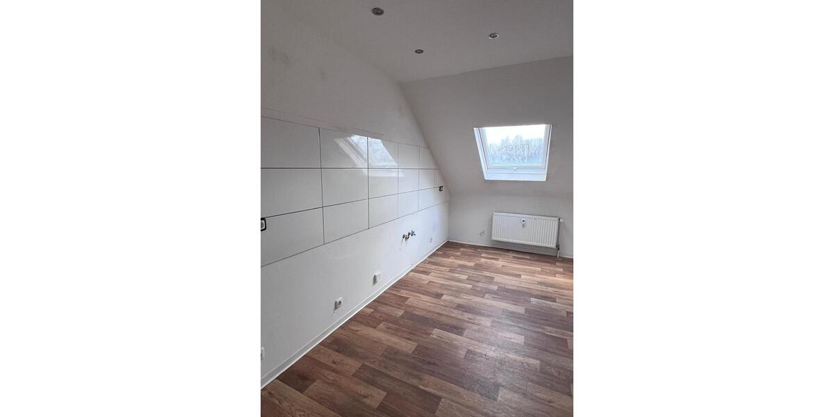 Dachgeschoßwohnung Oelsnitz (Erzgebirge) - 2 Zimmer, 56 m&sup2;, 295&euro; | Angebot:26301251