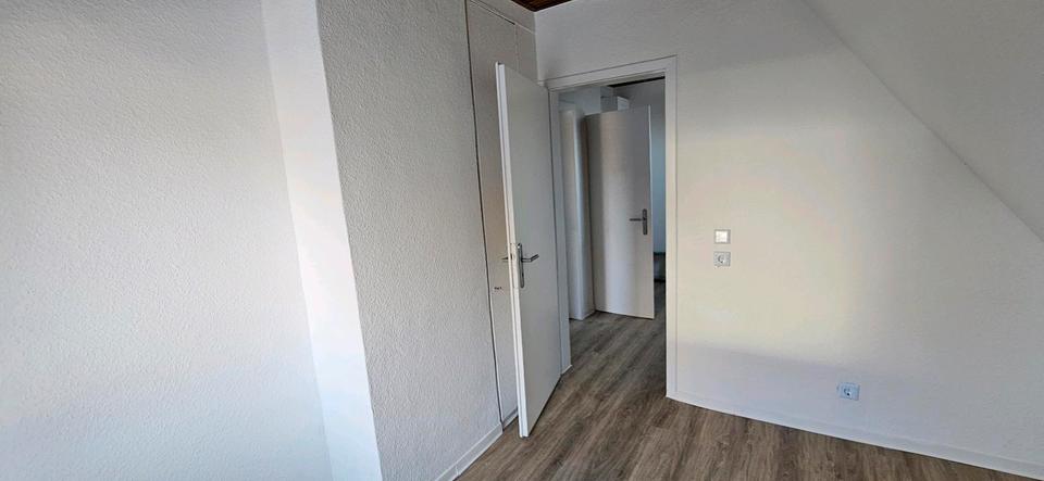 Doppelhaushälfte in zentraler Lage - renoviert 4 zimmer