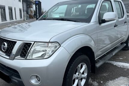 Nissan Navara 273.000 km 7.900 &euro; Höhenkirchen-Siegertsbrunn 85635