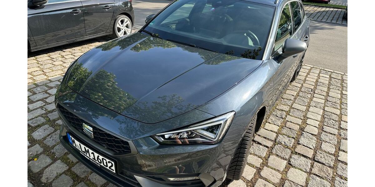 Seat Leon 45.000 km 21.900 &euro; München 81245