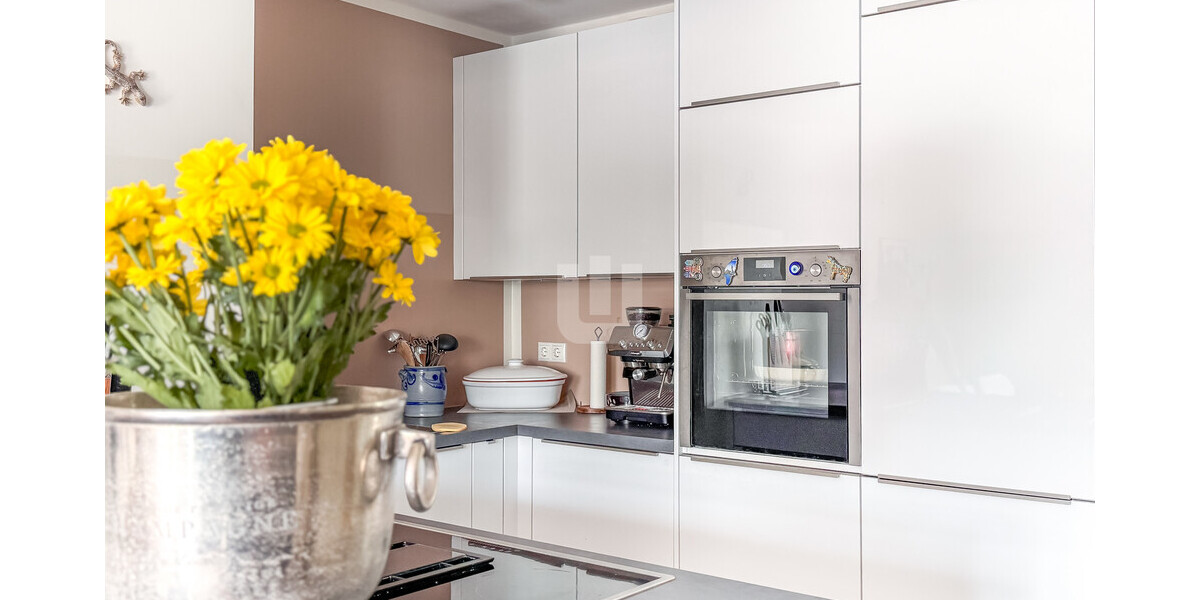WINDISCH – Stilvoll modernisiertes REH aus 2021 mit TOP-Ausstattung, Pool und Ausbaupotenzial im DG - Reihenendhaus Eichenau | Angebot:24662345