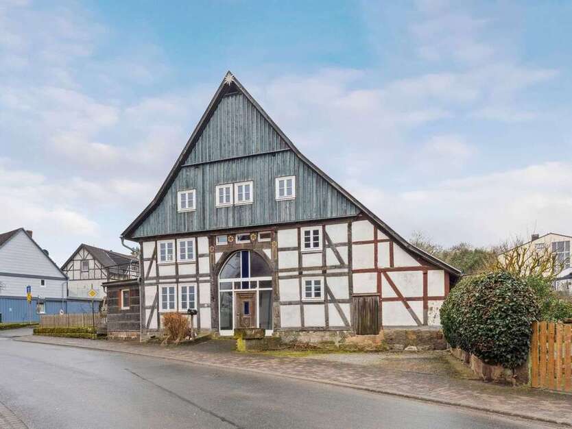 Haus zum Kaufen in Diemelstadt 224.000 € 163.19 m²