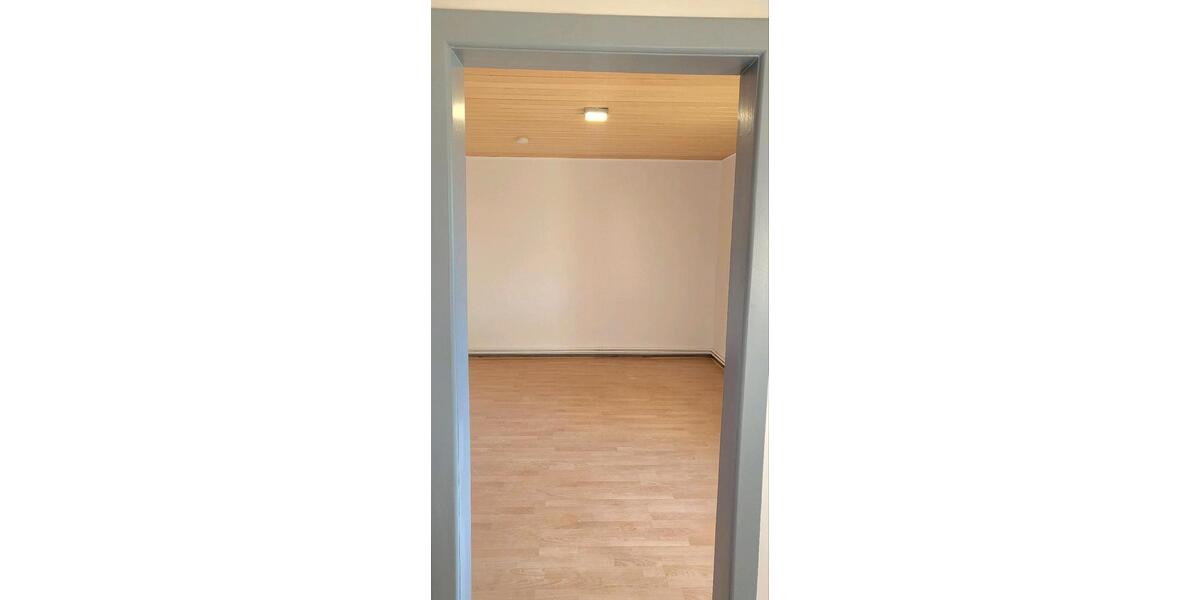 Einfamilienhaus Hillerse - 8 Zimmer, 222 m&sup2;, 1.400&euro; | Angebot:26417054