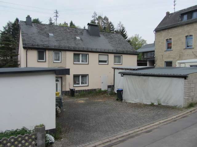 Haus zum Kaufen in Weibern 32.500 € 181 m²