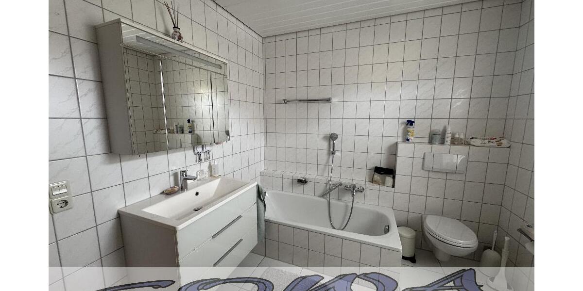 Stadtzentrum - Doppelhaushälfte mit 5,5 Zimmern und Garten in Neuburg zu vermieten - Ein Objekt von Ihrem Immobilienpartner SOWA Immobilien und Finanzen - Reihenhaus Neuburg | Angebot:26857949
