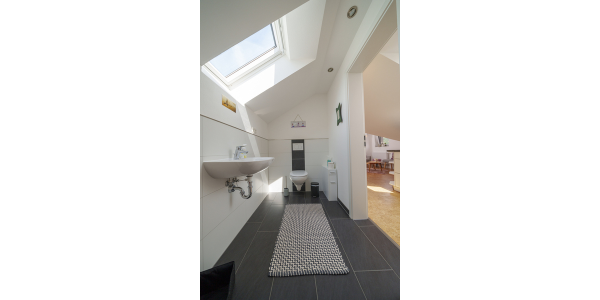 Großzügiges Dreifamilienhaus mit Weitblick – Wohnkomfort, Ruhe und vielseitige Perspektiven - Mehrfamilienhaus, Wohnhaus Neu-Eichenberg | Angebot:24874747