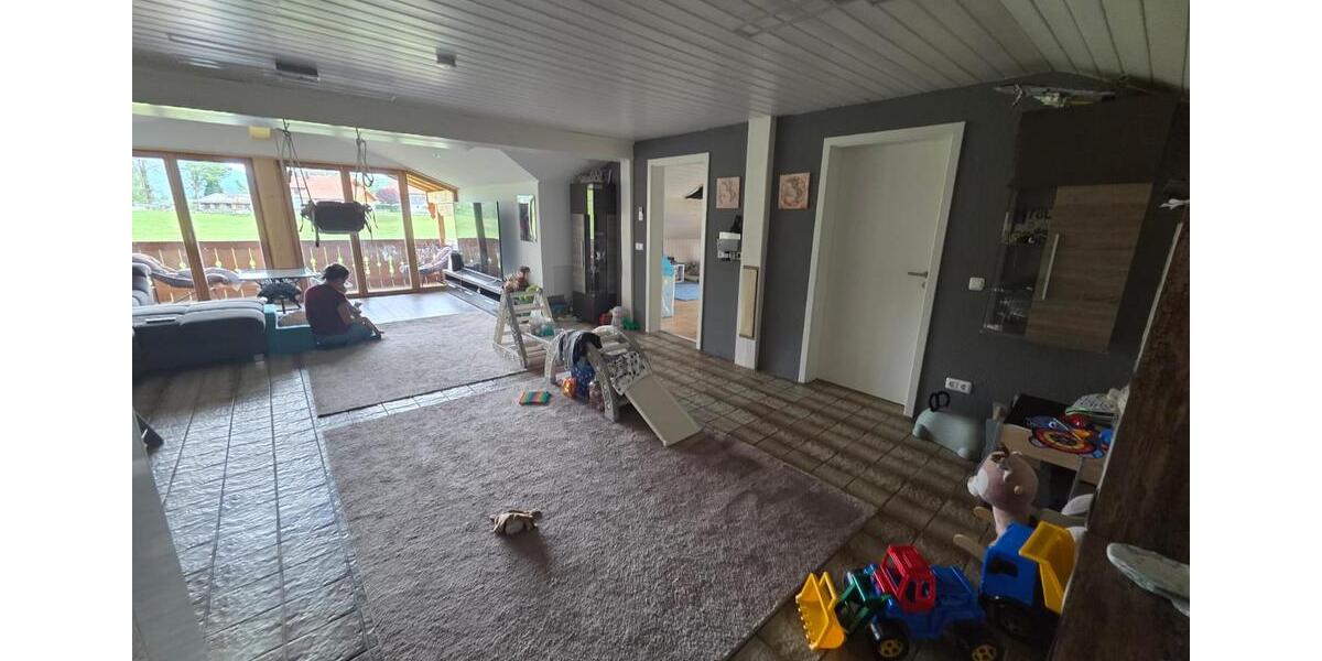 Dachgeschoßwohnung Lenggries - 3 Zimmer, 110 m&sup2;, 1.300&euro; | Angebot:26525693