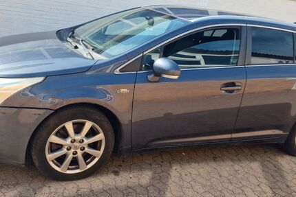 Toyota Avensis 254.321 km 2.400 &euro; Hannover 30179