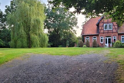 Historisches Niedersachsenhaus mit ca. 9,22 ha. Hof- u. arrondierte Ackerfläche in Alleinlage 6 zimmer