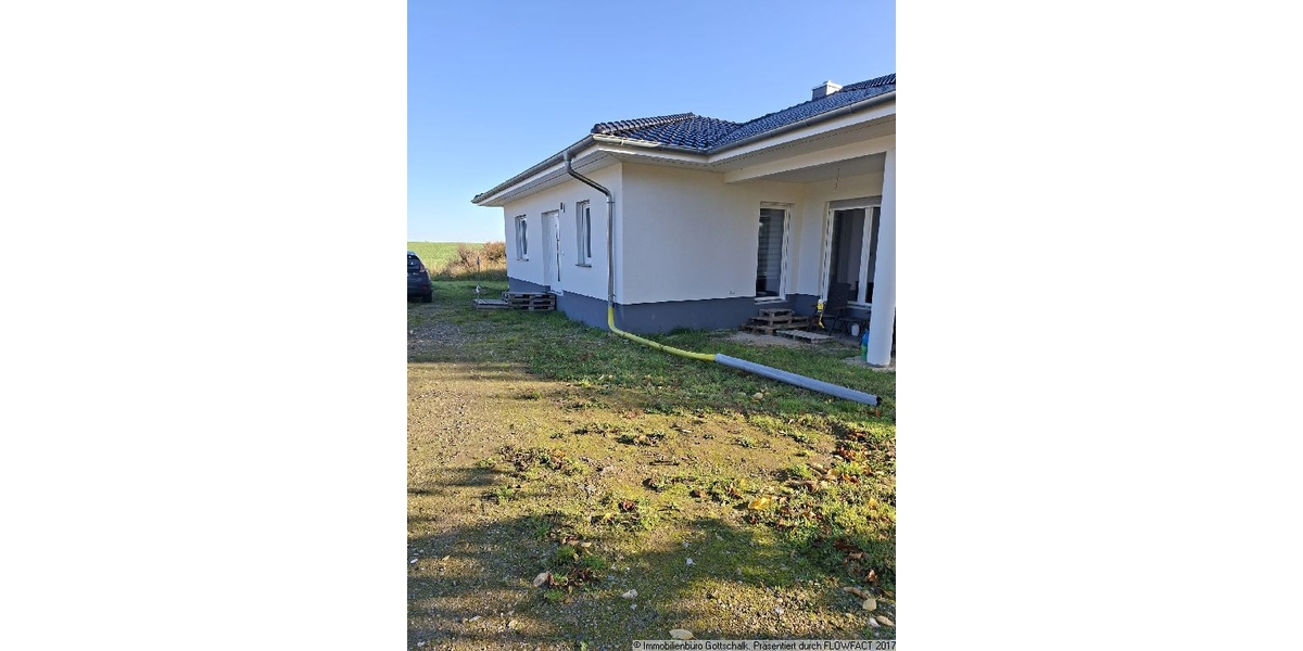 Ländliche Ruhe trifft moderneTechnik- Energiesparender Neubau-Bungalow - Einfamilienhaus Falkenberg | Angebot:26785333