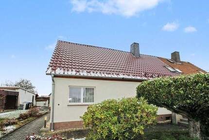 Bezugsfreie Doppelhaushälfte mit Einliegerwohnung in ruhiger Feldrandlage 4 zimmer