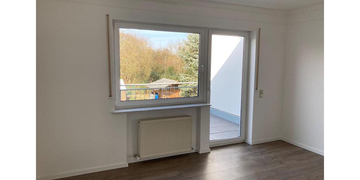 Geräumige, preiswerte 6-Zimmer-Doppelhaushälfte mit geh. Innenaus 6 zimmer