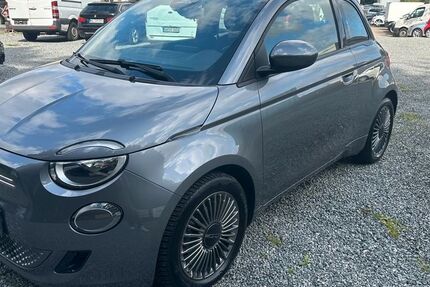 Fiat 500e 41.818 km 11.490 &euro; Lübeck 23556