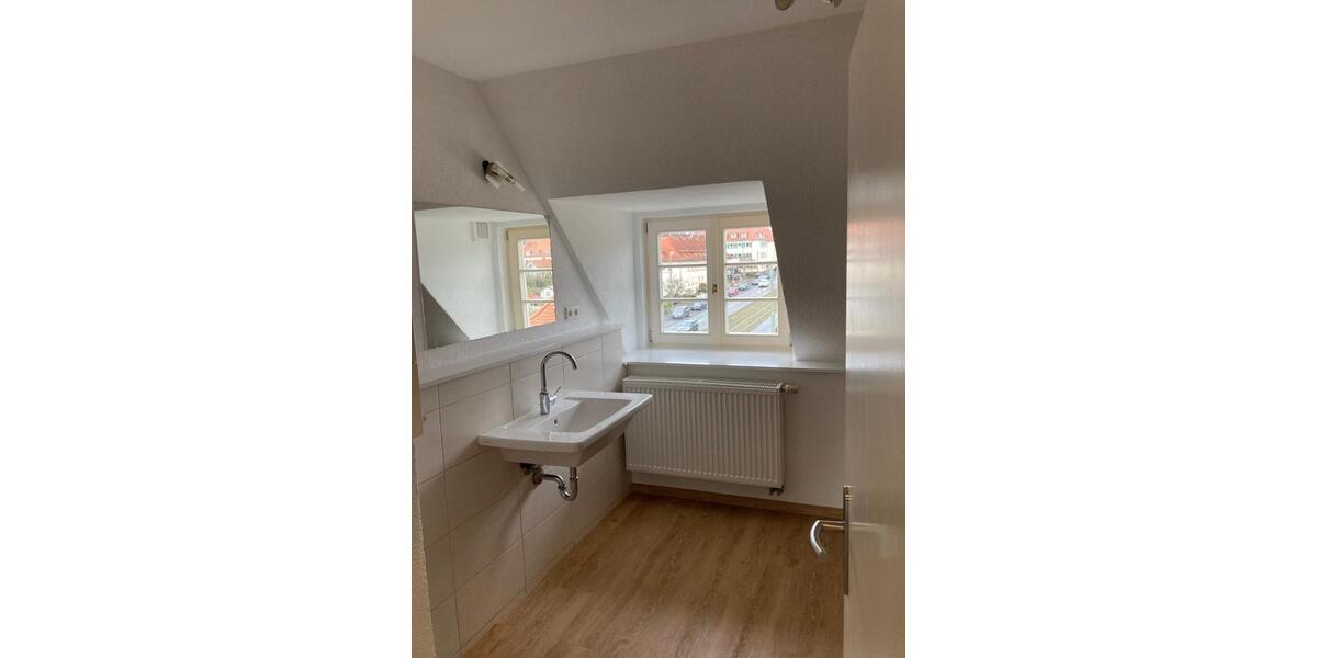 Dachgeschoßwohnung Kassel Fasanenhof - 3 Zimmer, 65 m&sup2;, 250&euro; | Angebot:25475944