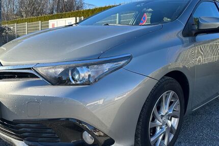 Toyota Auris 90.000 km 9.500 &euro; Dresden 01259