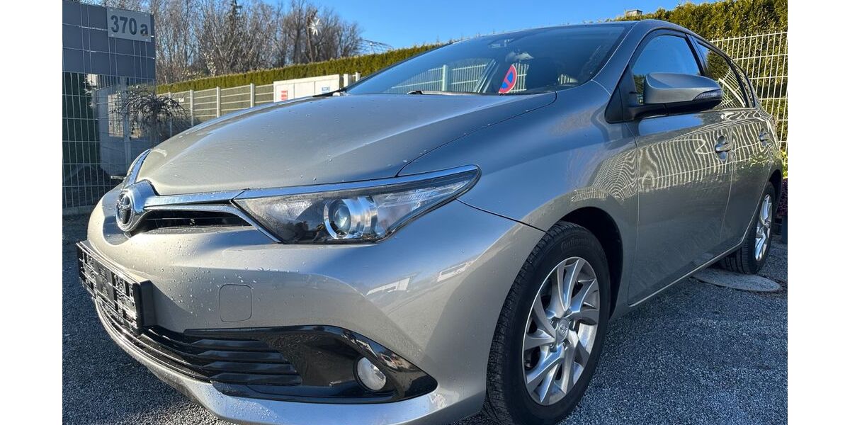 Toyota Auris 90.000 km 9.500 &euro; Dresden 01259