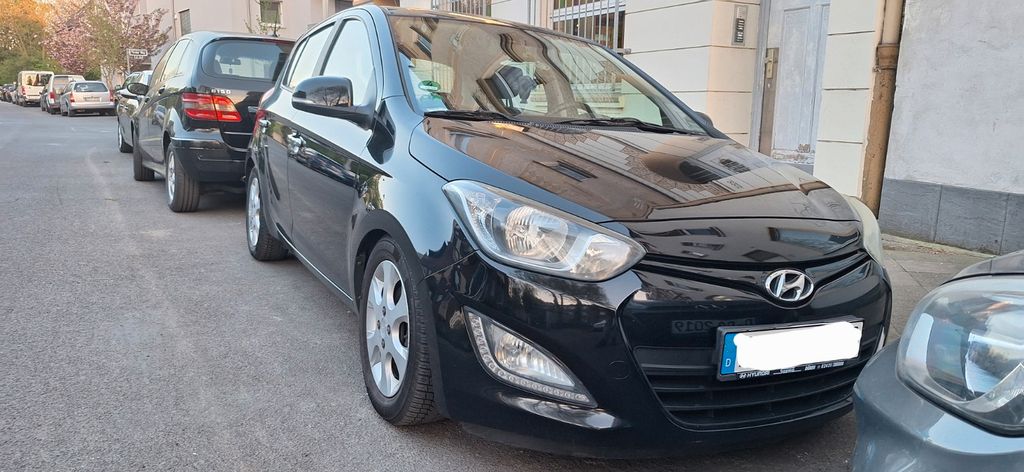 Hyundai i20 212.461 km 2.600 &euro; Düsseldorf 40468
