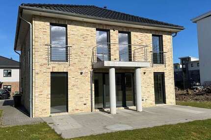 Haus zum Kaufen in Laboe 829.000 € 180 m²