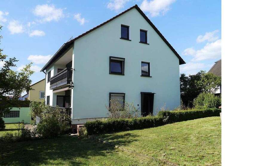 2-Familienhaus + DG-Wohnung mit großem Garten in ruhiger Lage! 8 zimmer