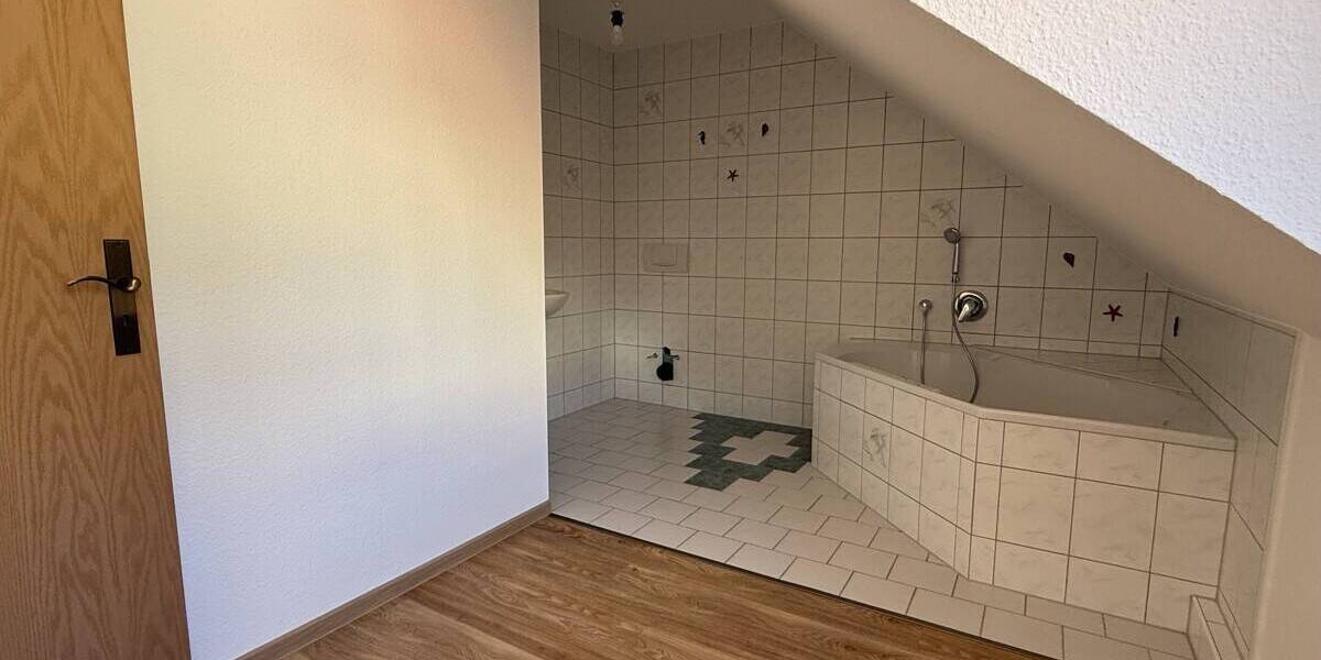 Mehrfamilienhaus, Wohnhaus Bad Blankenburg - 6 Zimmer, 141 m&sup2;, 175.000&euro; | Angebot:26683721
