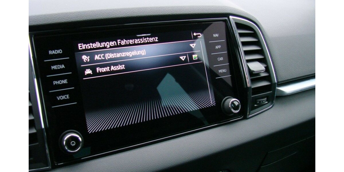 Skoda Karoq 1,5TSi Style ACC LED Kamera Family Paket II 32.882 km 24.980 &euro; Falkensee 14612