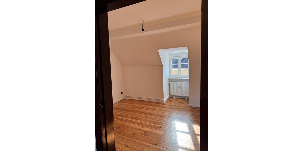 Dachgeschoßwohnung Wesenberg - 2 Zimmer, 49 m&sup2;, 320&euro; | Angebot:25821802