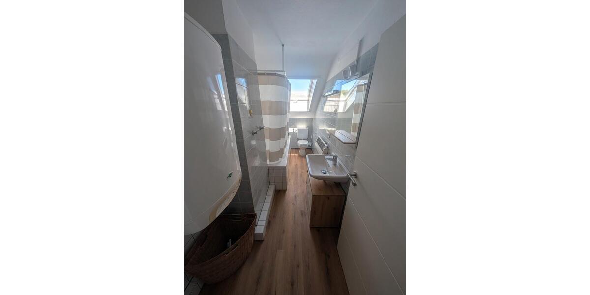 Dachgeschoßwohnung Karlsruhe Wettersbach - 5 Zimmer, 113 m&sup2;, 1.350&euro; | Angebot:26414163