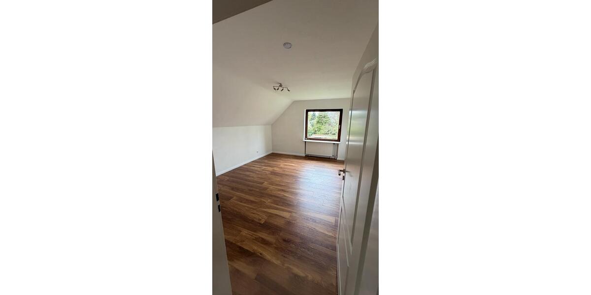 Dachgeschoßwohnung Hamburg Wandsbek - 3 Zimmer, 130 m&sup2;, 1.620&euro; | Angebot:26409655