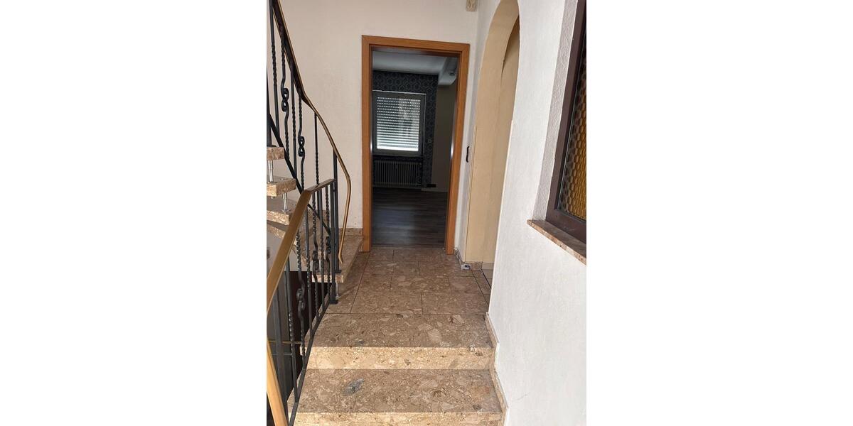 Einfamilienhaus Linden - 6 Zimmer, 220 m&sup2;, 420.000&euro; | Angebot:27023922