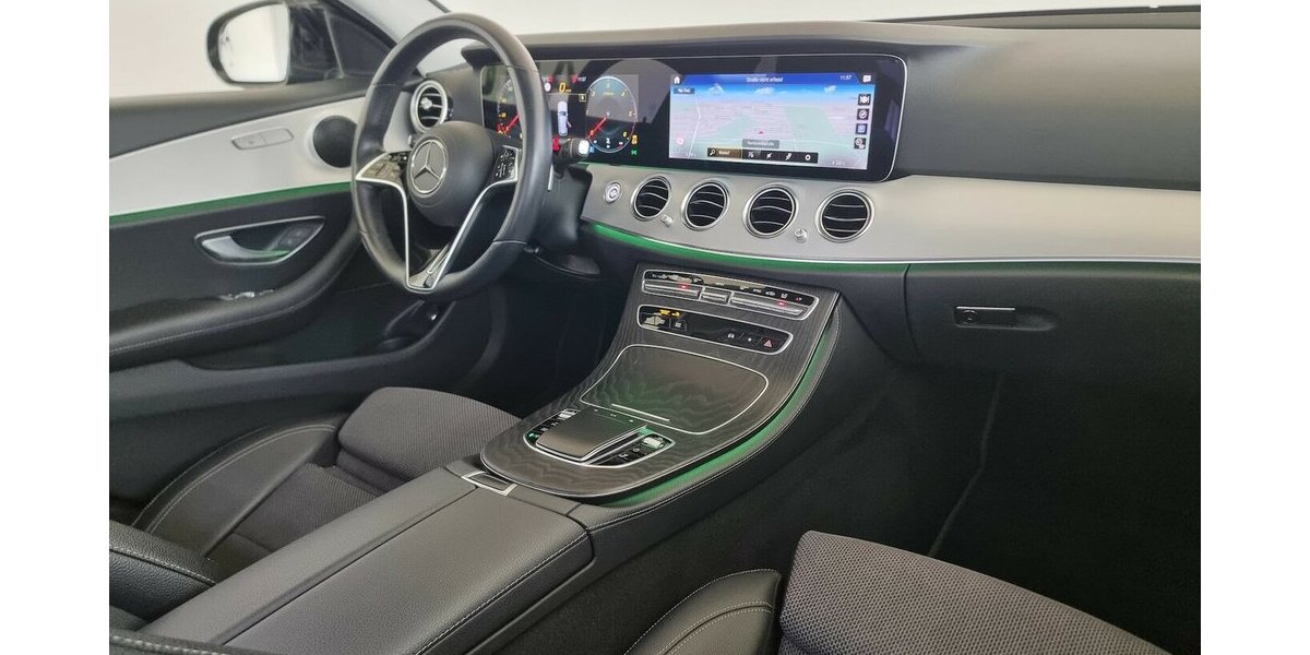 Mercedes-Benz E 220 d Avantgarde LED ACC AHK Kamera Widescreen 79.800 km 32.500 &euro; Garrel 49681