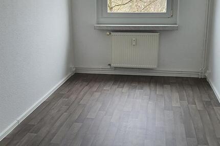Erstbezug nach Sanierung - 4 - Raumwohnung mit Balkon und Aufzug, Am Sportpark 20 ab 01.2026!! zimmer