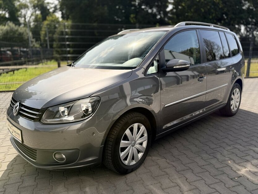VW Touran Highline / Navi / 7 Sitze / Klima / AHK 256.000 km 7.900 € Mönchengladbach 41066