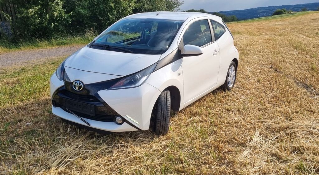 Toyota Aygo (X) 130.000 km 5.200 &euro; Schalksmühle 58579