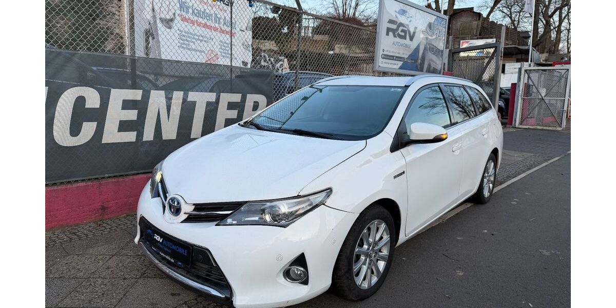 Toyota Auris 99.431 km 11.980 &euro; Berlin-Charlottenburg 14052