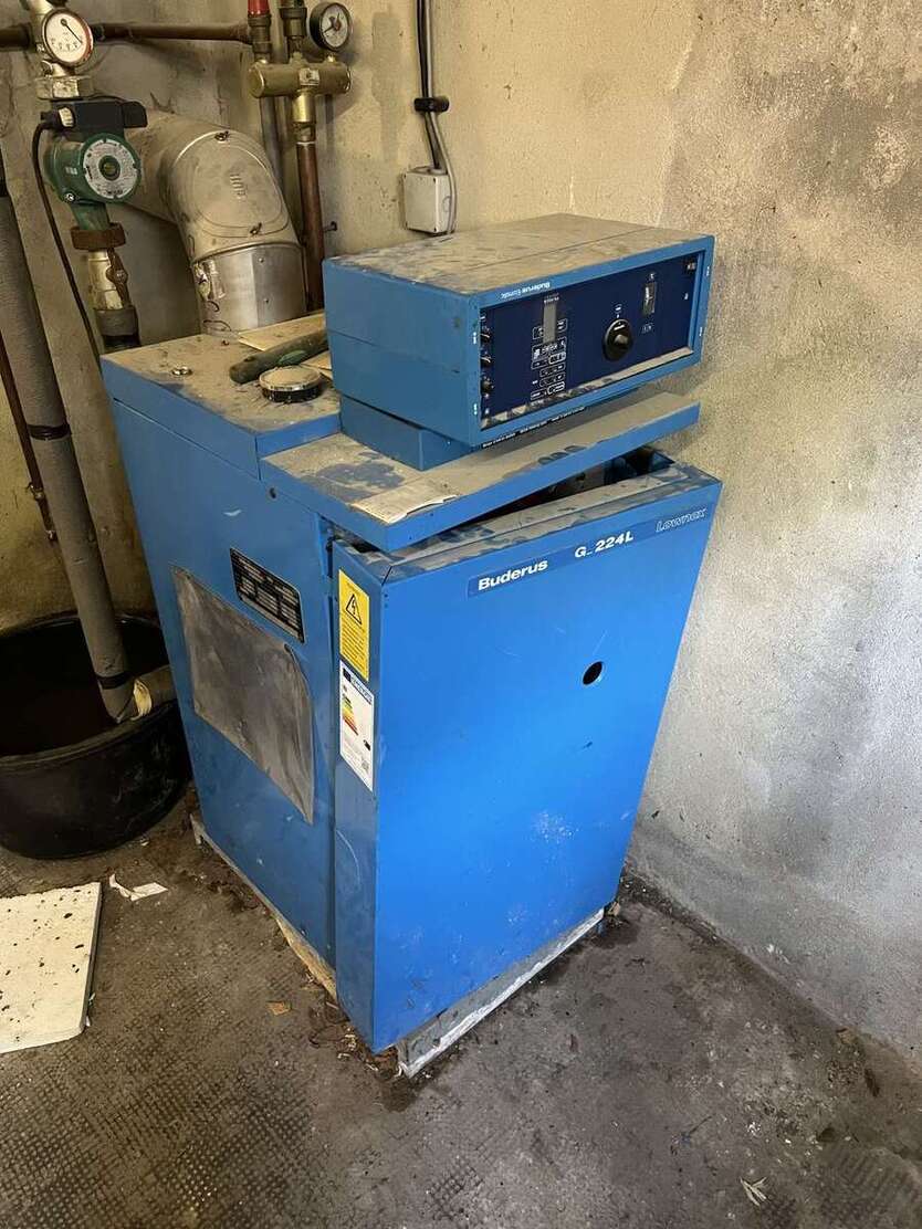 Wohn- und Geschäftshaus mit Sanierungspotenzial 18 zimmer