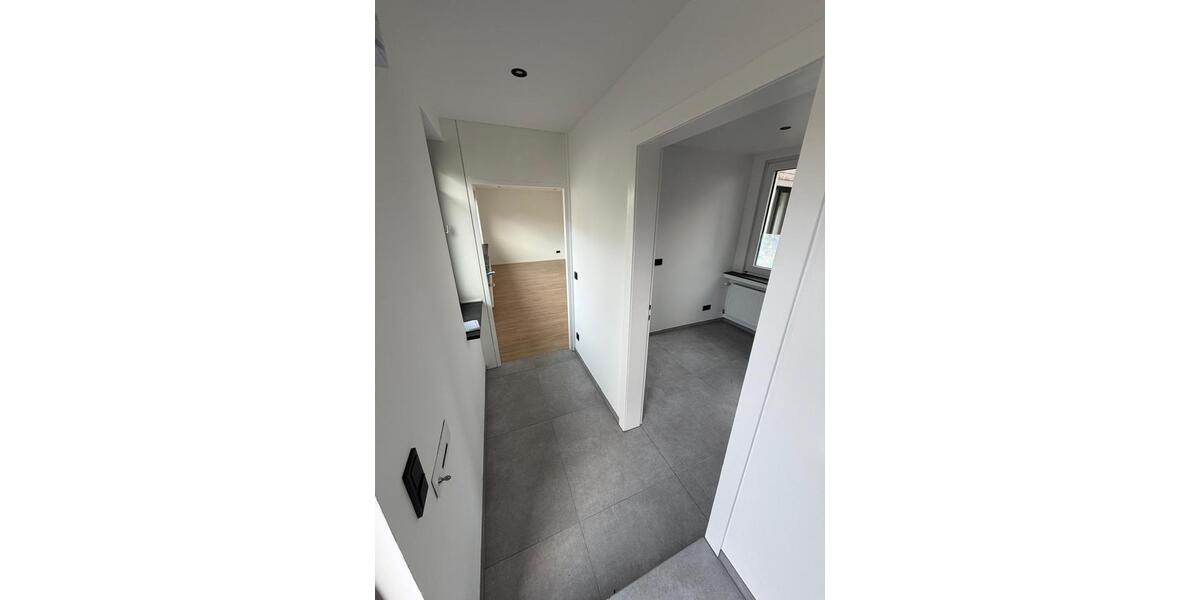 Moderne, frisch renovierte 2,5 Zimmerwohnung in zentraler Lage zimmer