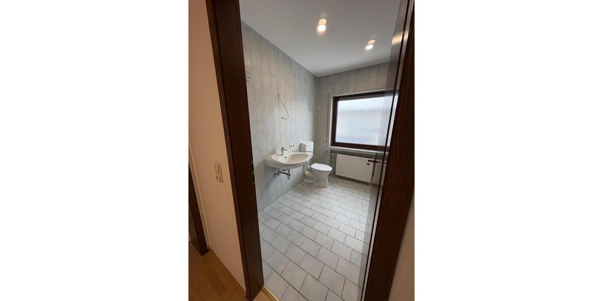 Dachgeschoßwohnung Rosbach vor der Höhe - 4.5 Zimmer, 105 m&sup2;, 1.050&euro; | Angebot:25310192