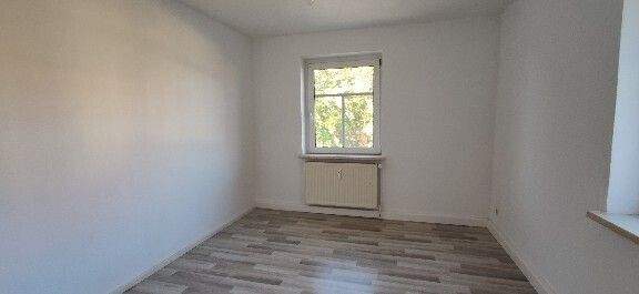 Etagenwohnung Schkopau Lochau - 3 Zimmer, 80 m&sup2;, 640&euro; | Angebot:25372345